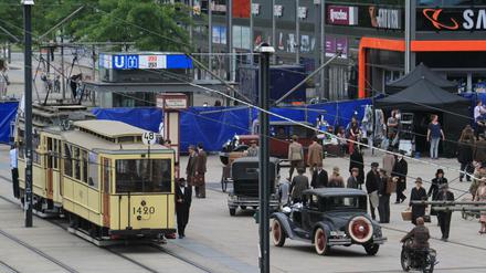 Szenen für die Serie „Babylon Berlin“ werden auf dem Alexanderplatz in Berlin-Mitte gedreht.