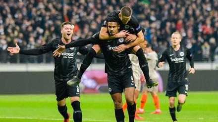 Offensiv und weiter: Jovic, Torschütze Haller und Gacinovic (v. l. n. r.) jubeln.