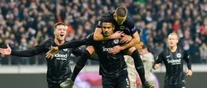 Offensiv und weiter: Jovic, Torschütze Haller und Gacinovic (v. l. n. r.) jubeln.