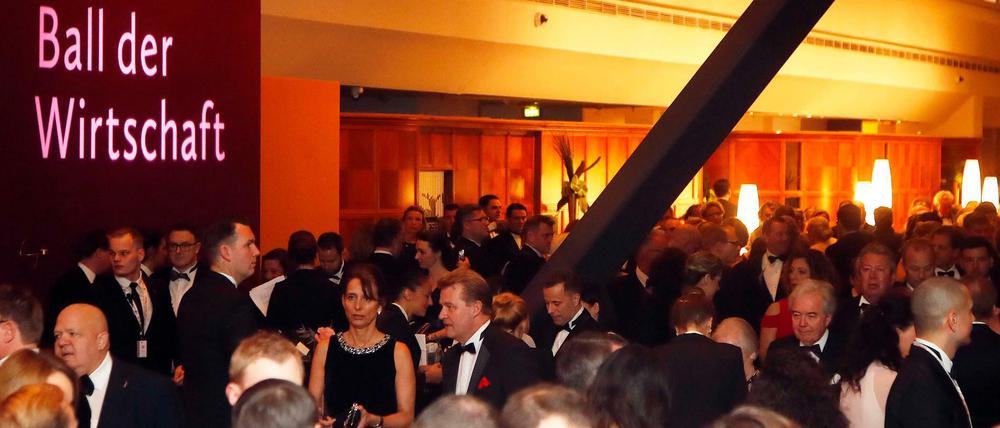 Gute Laune und dichtes Gedränge beim VBKI-Ball, schon bevor die Tanzmusiker loslegten. 