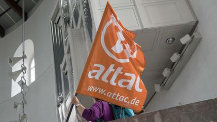 Nach jahrelangem Rechtsstreit hat das höchste deutsche Finanzgericht dem globalisierungskritischen Netzwerk Attac wegen tagespolitischem Aktivismus die Gemeinnützigkeit aberkannt