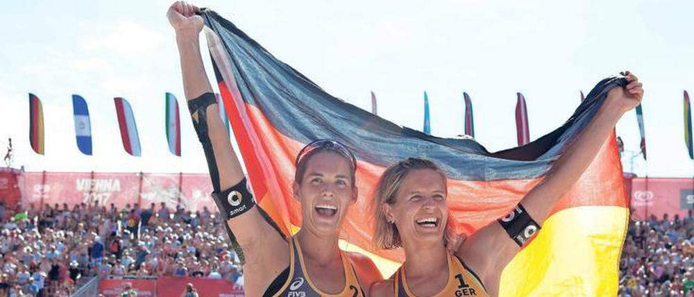 Kira Walkenhorst, 28, gewann mit ihrer ehemaligen Teamkollegin Laura Ludwig (rechts) alle wichtigen Titel im Beachvolleyball. Wegen gesundheitlicher Probleme beendete sie Anfang Januar ihre sportliche Karriere.