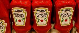 Seltener Anblick: In Edeka-Filialen geht der Heinz-Ketchup inzwischen zur Neige.