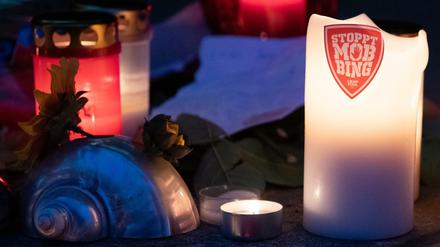 Stoppt Mobbing: An der Hausotter-Grundschule in Reinickendorf wurde einer 11-Jährigen gedacht, die Suizid beging.