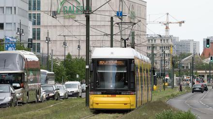 Das Angebot an Bussen und Bahnen in Berlin soll in den kommenden Jahren massiv ausgebaut werden.