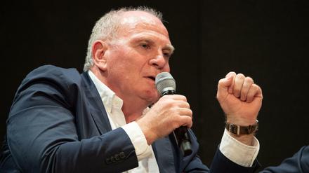 Uli Hoeneß glaubt noch an den Titel in der Bundesliga.