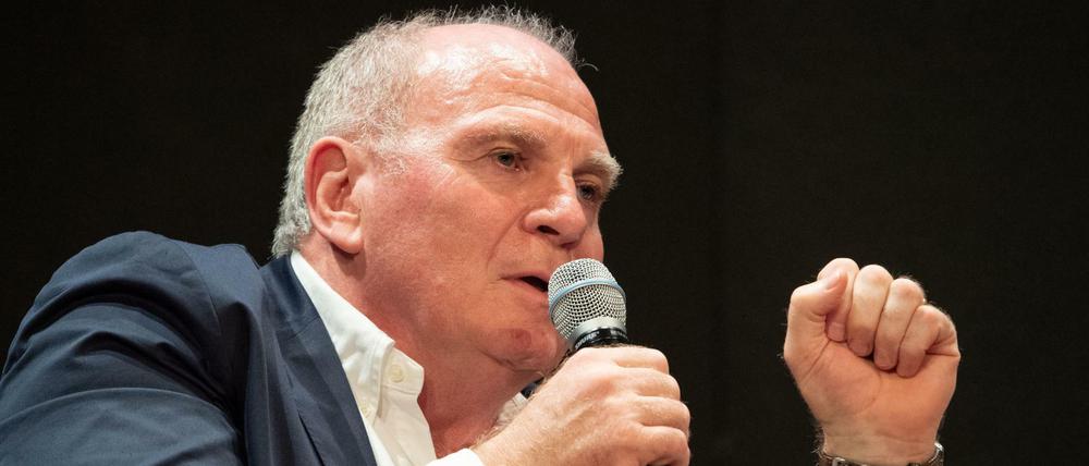 Uli Hoeneß glaubt noch an den Titel in der Bundesliga.