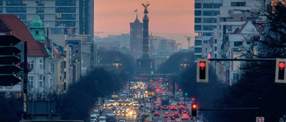Dicke Luft über dem Kaiserdamm. Laut der ICCT-Studie ist die Abgasbelastung ist Berlin ausgesprochen hoch.