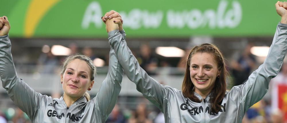 Glücksbringerin und Hoffnungsträgerin. Kristina Vogel (l.) und Miriam Welte.