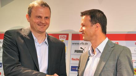 Glückwunsch zur Beförderung. Jochen Schneider (l.) soll Schalke als Sportvorstand wieder nach oben führen.