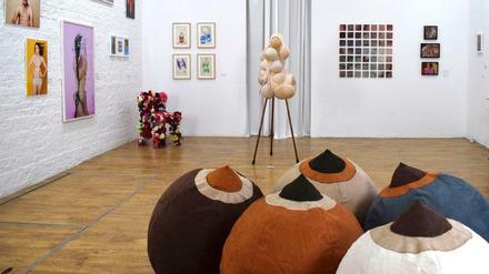 Blick in die Ausstellung "BOObs"