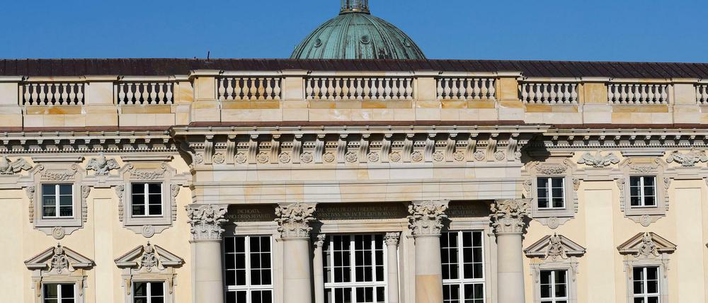 Der Neubau des Schlosses in der Mitte der Stadt soll Mitte des Jahres abgeschlossen sein.
