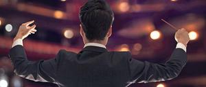 Im Orchestergraben herrscht Sauerstoffmangel, tausend Augen schauen auf den Maestro. Da ist Sozialkompetenz oberste Pflicht.