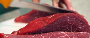 Wo viel Rindfleisch gegessen wird, ist die Darmkrebsrate höher. Auf der Suche nach den Auslösern dafür, sind Wissenschaftler des Deutschen Krebsforschungszentrums auf eine bislang kaum erforschte Erreger in Rindfleisch und Kuhmilch gestoßen. 