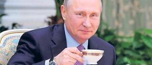 Schweigen und genießen. Wladimir Putin ist in seiner Macht nicht angreifbar.