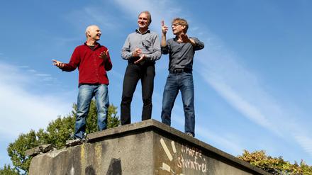 Projektleiter Klaus Staffa (v.l.), Investor Paul Grunow und Architekt Uwe Heinhaus kennen sich vom Baugruppen-Wohnprojekt. 