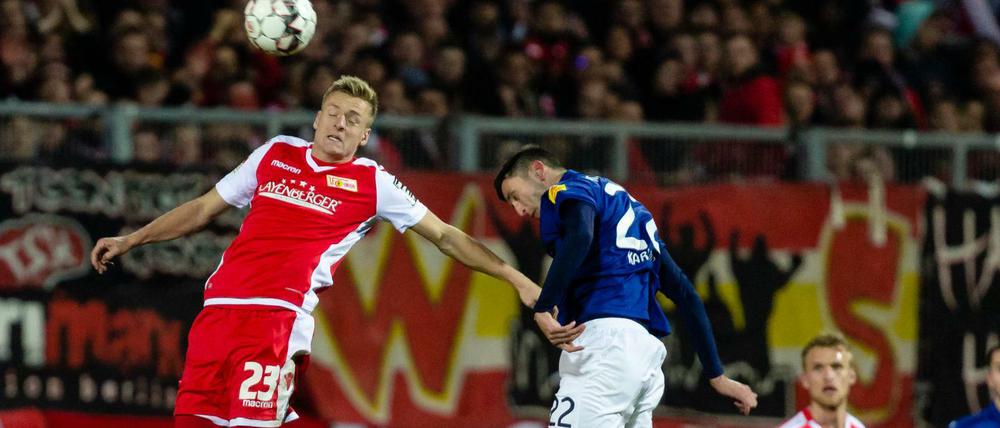 Matchwinner. Felix Kroos (l.) springt am höchsten.