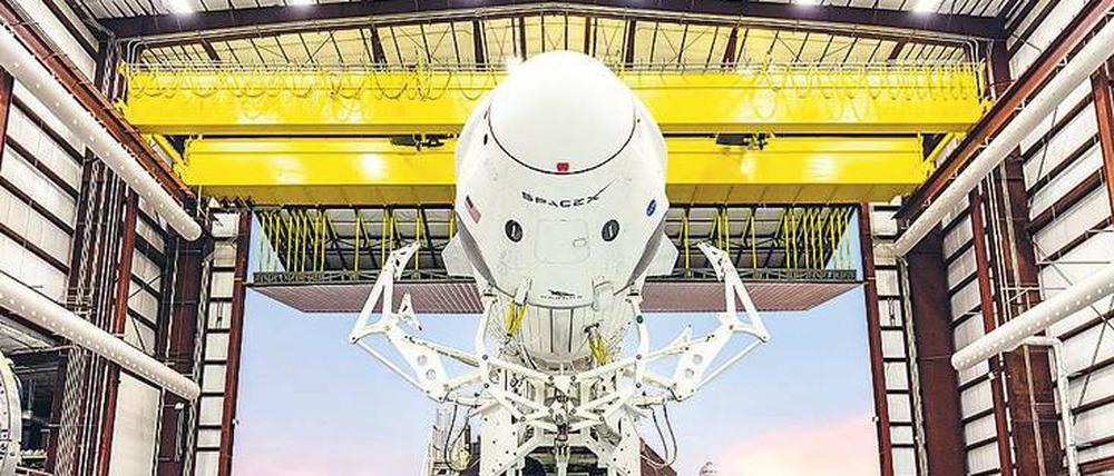 Dragoner. Der Ritt ins All ist keine leichte Sache. Zumal wenn Menschen sicher transportiert werden sollen. Den Amerikanern fehlte dafür seit Jahren ein Raketensystem. Am Sonnabend soll die SpaceX-Rakete „Crew Dragon“ zumindest eine Puppe zur ISS schießen. 