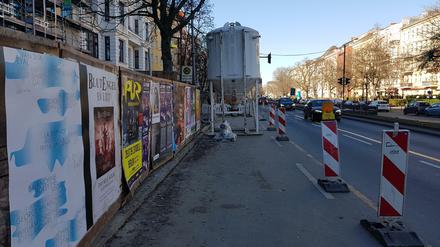 Hier soll der Radweg hin. Noch steht hier ein Silo für einen Neubau.