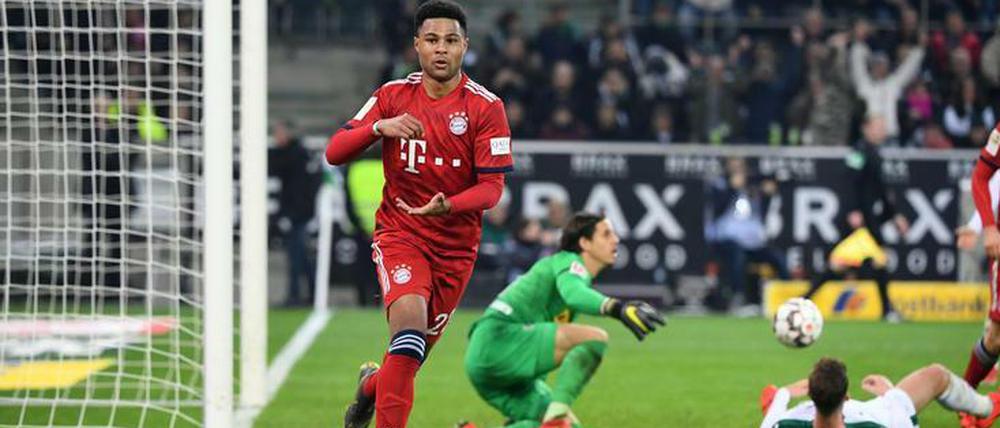 Serge Gnabry dreht ab - sein Tor zum 4:1 bedeutete die Vorentscheidung zugunsten der Bayern.