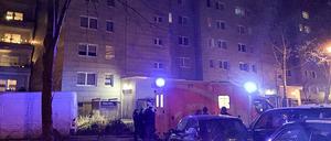 Am Abend ist aus dem 10. Obergeschoss des Hauses ein siebenjähriger Junge gestürzt.