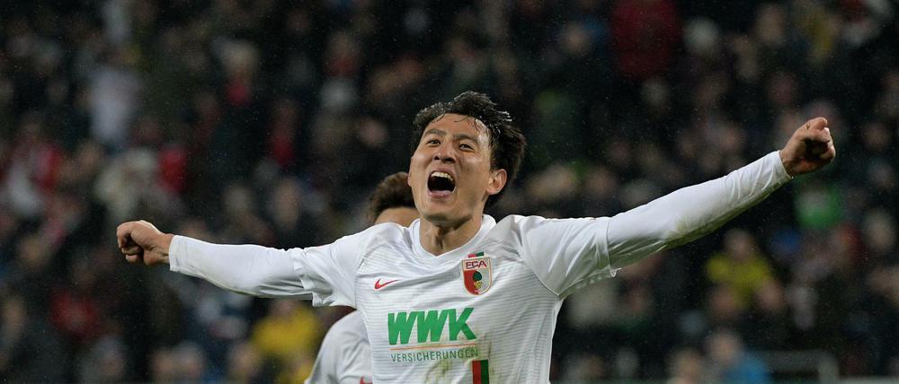 Mann des Abends. Doppelpacker Ji schoss Augsburg zum Sieg.