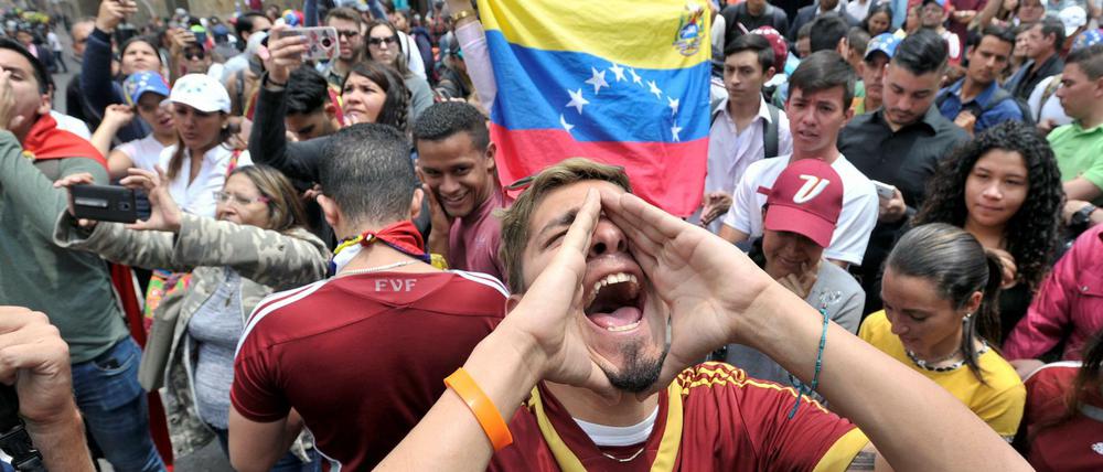 Proteste gegen den venezolanischen Präsident Nicolas Maduro in der kolumbianischen Hauptstadt Bogotá.