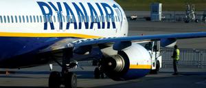 Eine Ryanair-Maschine steht am Flughafen Frankfurt-Hahn