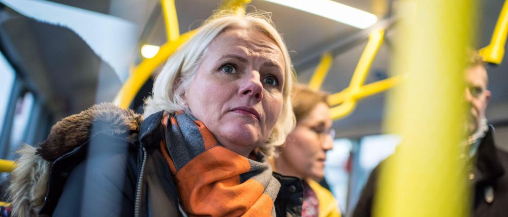 Alle hinein in die BVG! Regine Günther fährt schon mal vor.