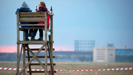 Bloß keine Wohnungen bauen. Auf dem Hochsitz übers Tempelhofer Feld gucken ist doch viel schöner. 