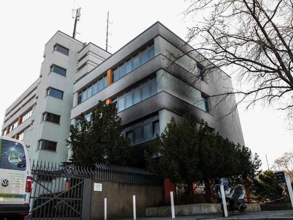 Unbekannte haben in der Nacht einen Brandanschlag verübt.