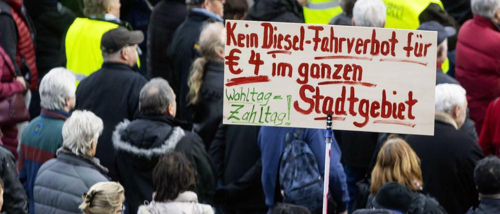 Die Deutsche Umwelthilfe setzt sich für Diesel-Fahrverbote ein - das finden nicht alle gut.