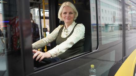 Am Steuer: Geht es nach Regine Günther, fahren Autofahrer bald mit dem Bus statt mit dem eigenen Pkw.