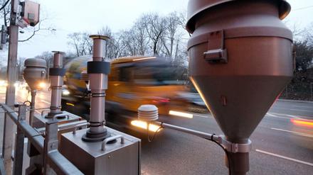 Eine Luft-Messstation für Feinstaub und Stickoxide in Stuttgart. 