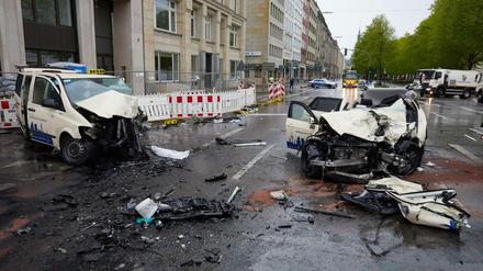 Der Täter hatte im Mai 2017 ein Taxi gestohlen, damit raste er in ein Großraumtaxi.