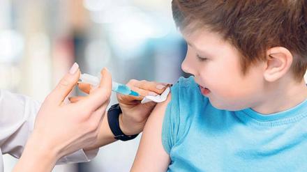  Jungen, die sich gegen HPV impfen lassen, schützen sich selbst vor Krebs – sie tun dies aber auch für die Mädchen. 