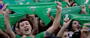 Pro-Choice-Aktivistinnen bei einer Demonstration in Buenos Aires