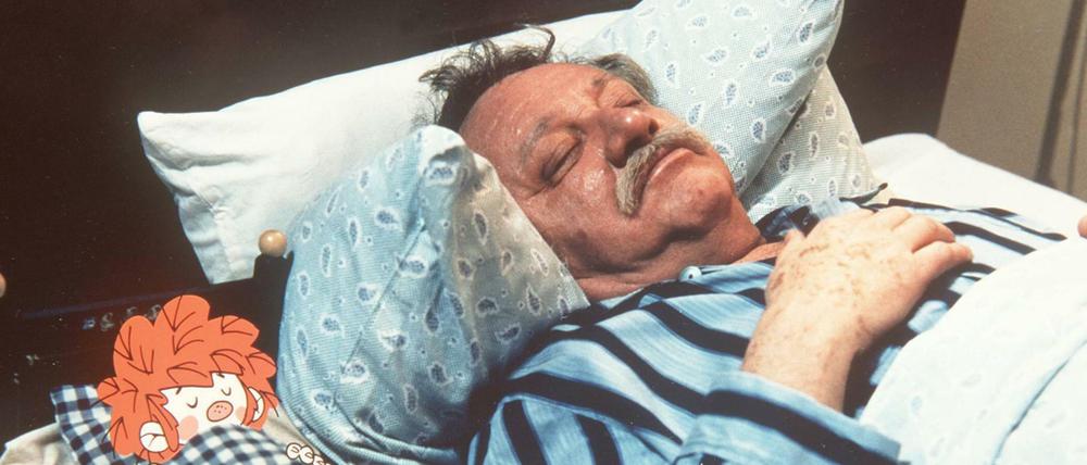 Auch ein Kobold muss mal schlafen. Meister Eder hat ihm ein Bettchen gezimmert und neben sich gestellt.