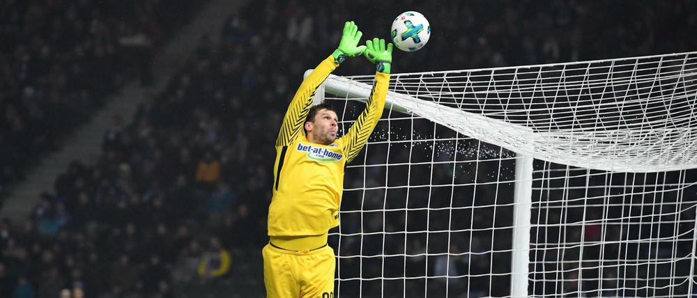 Isst jeden Tag Lachs. Und das schadet Herthas Torhüter Rune Jarstein offensichtlich nicht. 