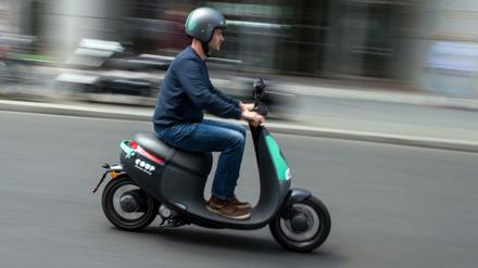 Mit dem Frühling startet die E-Roller-Saison. Coup bringt ab Montag 1500 Fahrzeuge auf Berlins Straßen. 