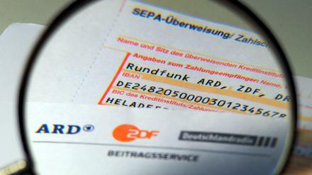 Neue alte Höhe. Steigt der Rundfunkbeitrag 2021 tatsächlich auf 17,98 Euro, erreicht er die Höhe, die schon seit 2009 galt, ehe das von 2013 an gültige Erhebungsmodell 2015 eine Absenkung auf 17,50 Euro möglich machte. Foto: dpa