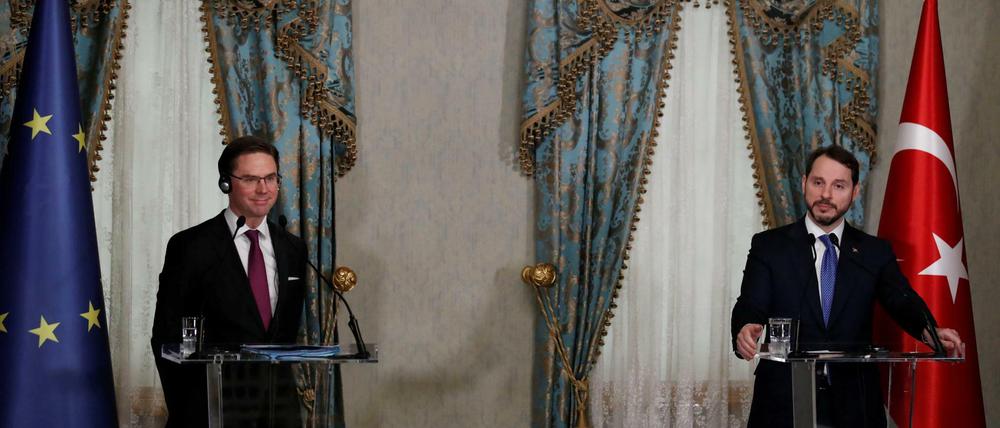 Der türkische Finanzminister Berat Albayrak (rechts) und EU-Vize-Kommissionspräsident Jyrki Katainen.