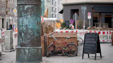 Ohne Reklame. Ein Berliner Denkmal ehrt den Erfinder der Plakatsäule Ernst Litfaß.
