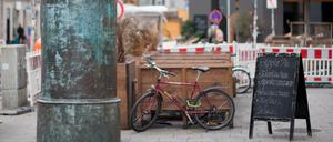 Ohne Reklame. Ein Berliner Denkmal ehrt den Erfinder der Plakatsäule Ernst Litfaß.