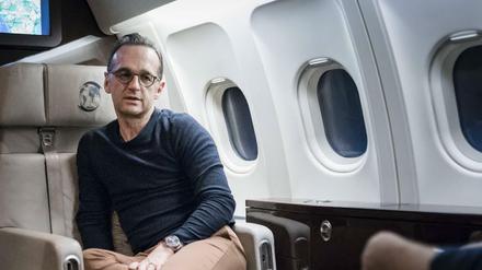 Heiko Maas im Regierungsflieger auf dem Weg nach Sierra Leone
