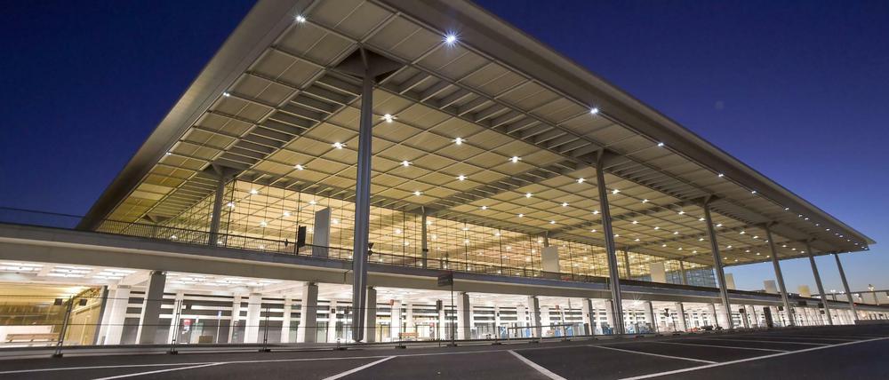 Sah schon im Sommer 2016, als das Bild entstand, recht fertig aus: der neue Flughafen Berlin-Brandenburg.