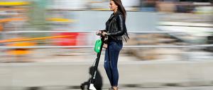 Schneller in die finanzielle Katastrophe. Bei einem Unfall mit einem E-Tretroller ist der Halter schnell überfordert.