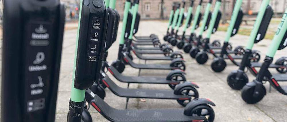 Die E-Scooter von Tier sind weit verbreitet im Berliner Stadtbild.