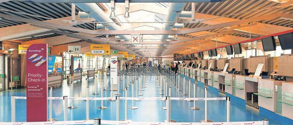 Die große Leere. Passagiere brauchen starke Nerven. Fluggesellschaften melden Insolvenz an, hinzu kommen Streiks von Airline-Beschäftigten oder dem Sicherheitspersonal wie hier am Flughafen Tegel. Während Kunden bei Streiks oder Pleiten meist leer ausgehen, gibt es bei normalen Pannen Geld.