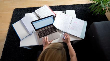 Homeoffice klingt nach Freiheit. Nach einer neuen Studie führt es ohne Regeln aber zu mehr Arbeit.